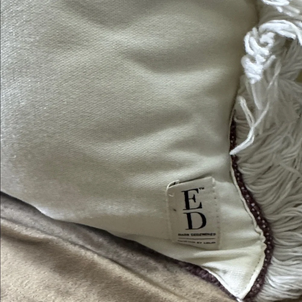 ED Ellen DeGeneres Mauve Geometric Tufted Lumbar Pillow with Fringe 14x26‎